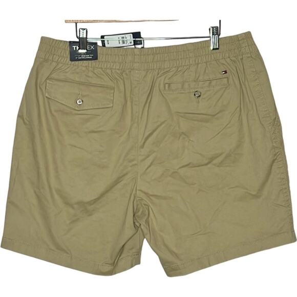 NWT Tommy Hilfiger THFLEX 7" Inseam Shorts Khaki XL - Picture 2 of 8
